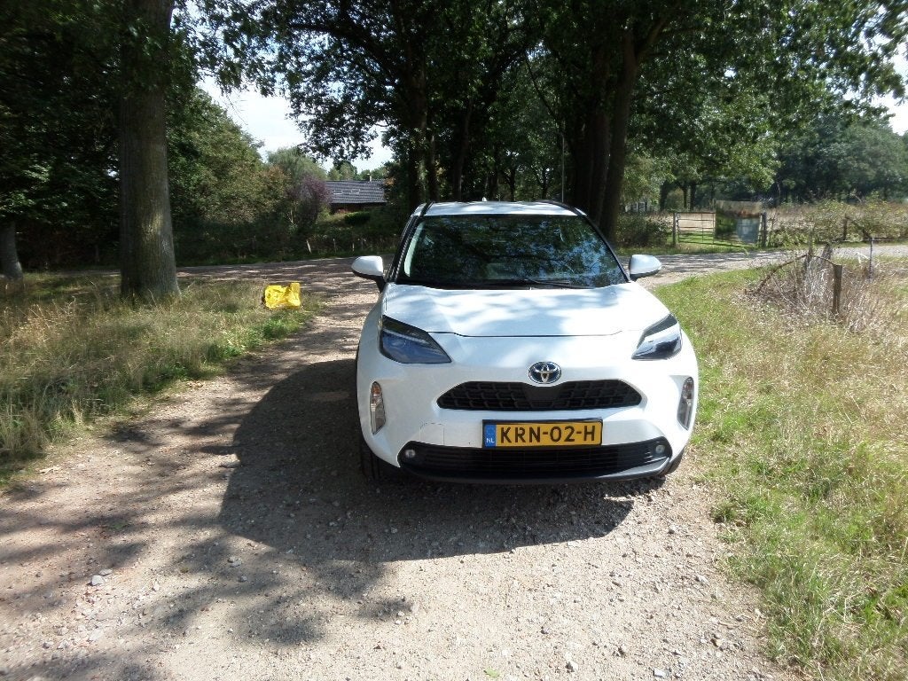 Toyota Yaris Cross 1.5 Vvt-i Hybrid 116pk CVT 2024 Wit, Stof, 1490 cc, Bedrijf, Grijs