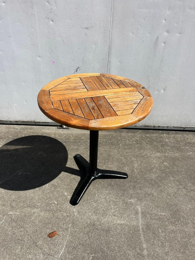 8 stuks horeca terrastafels teak hout rond 70 cm outdoor, Ophalen, Zo goed als nieuw