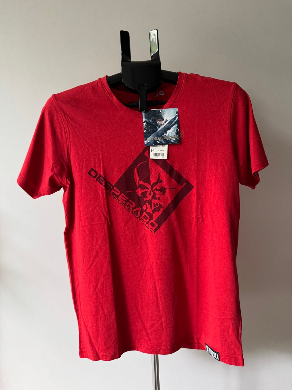 Uniqlo UT x Metal Gear Rising Revengeance T-Shirt NWT, Kleding | Heren, T-shirts, Ophalen of Verzenden, Nieuw, Maat 48/50 (M)