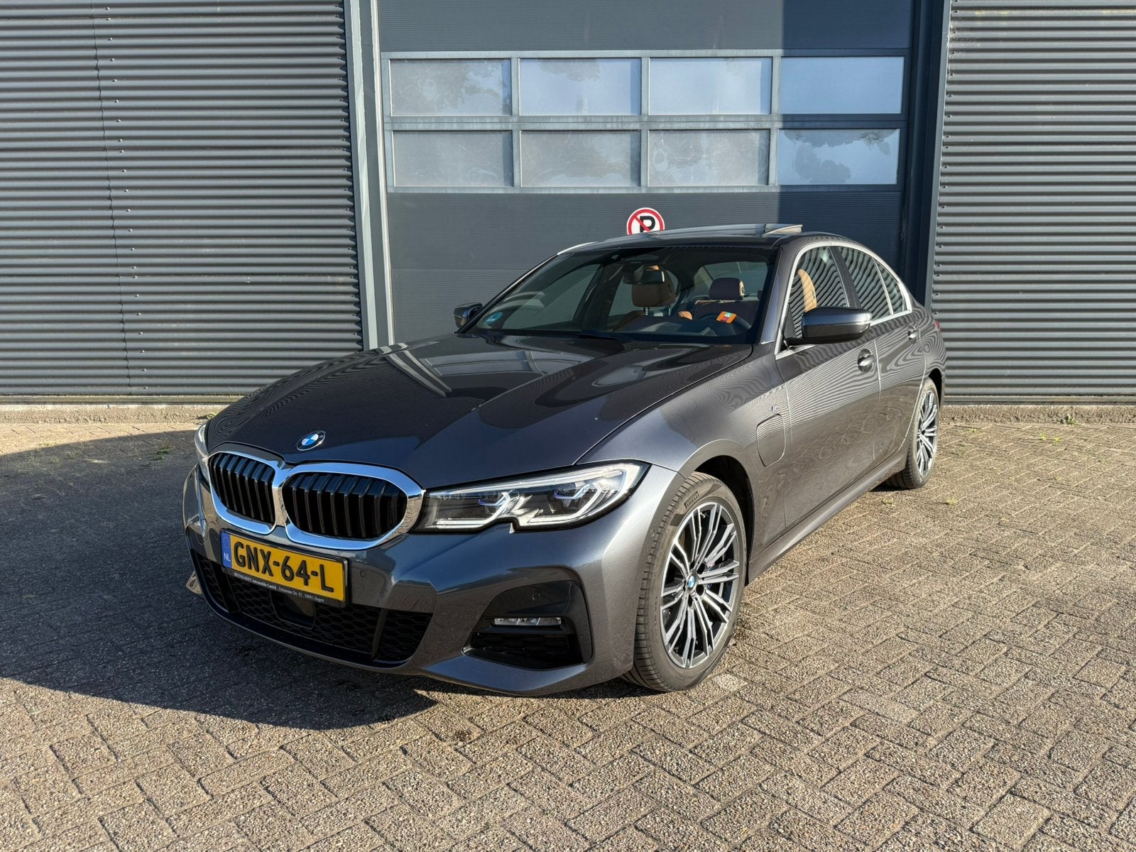 BMW 3-Serie 330e, 1998 cc, Achterwielaandrijving, 4 cilinders, Bruin