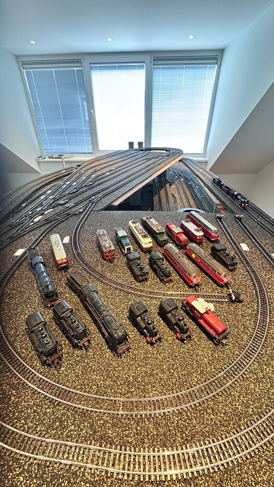 Grote modelspoorbaan Marklin Ho met diverse treinen en rails, Wisselstroom, Treinset, Ophalen of Verzenden, Zo goed als nieuw