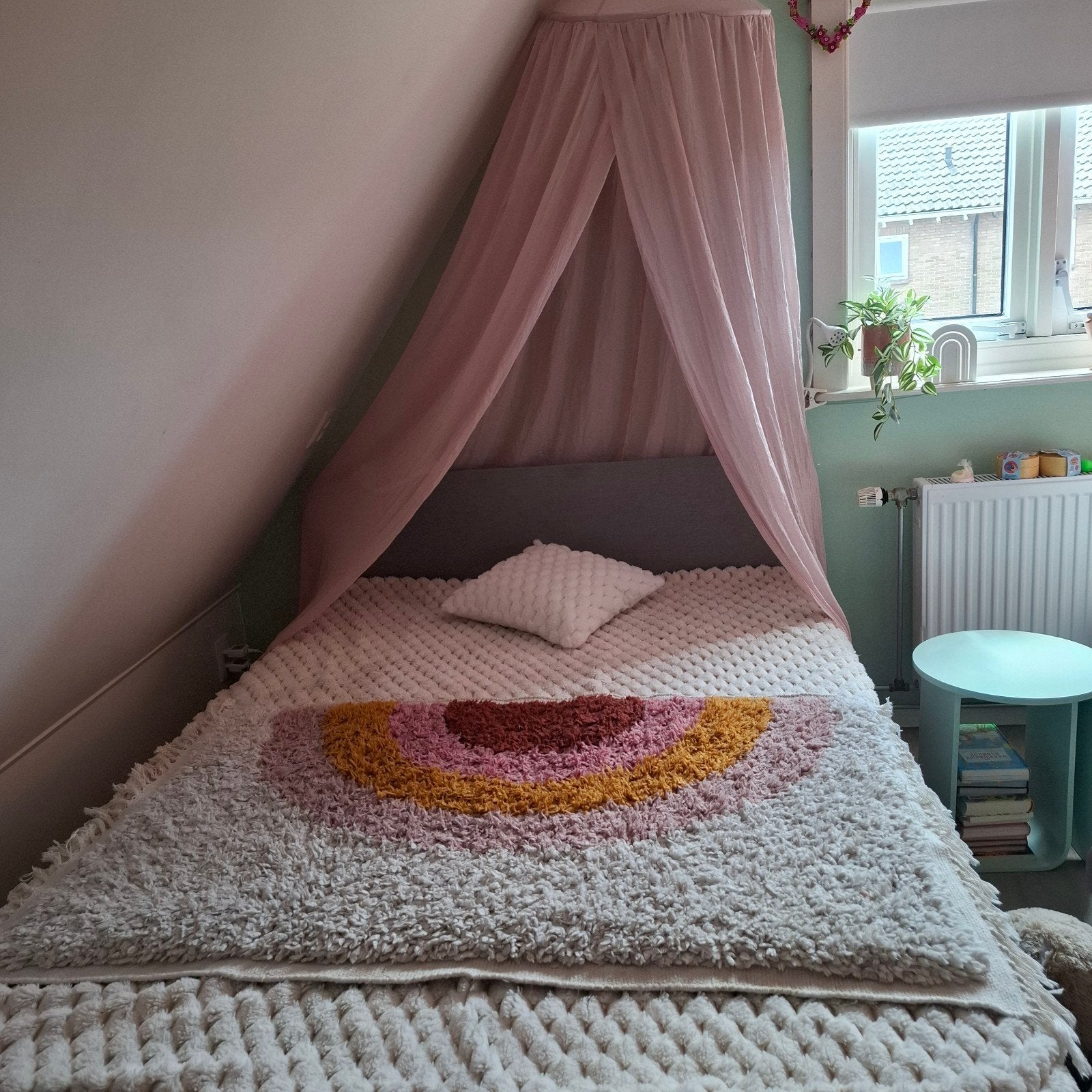 Bedhemel en vloerkleed, Ophalen, Meisje