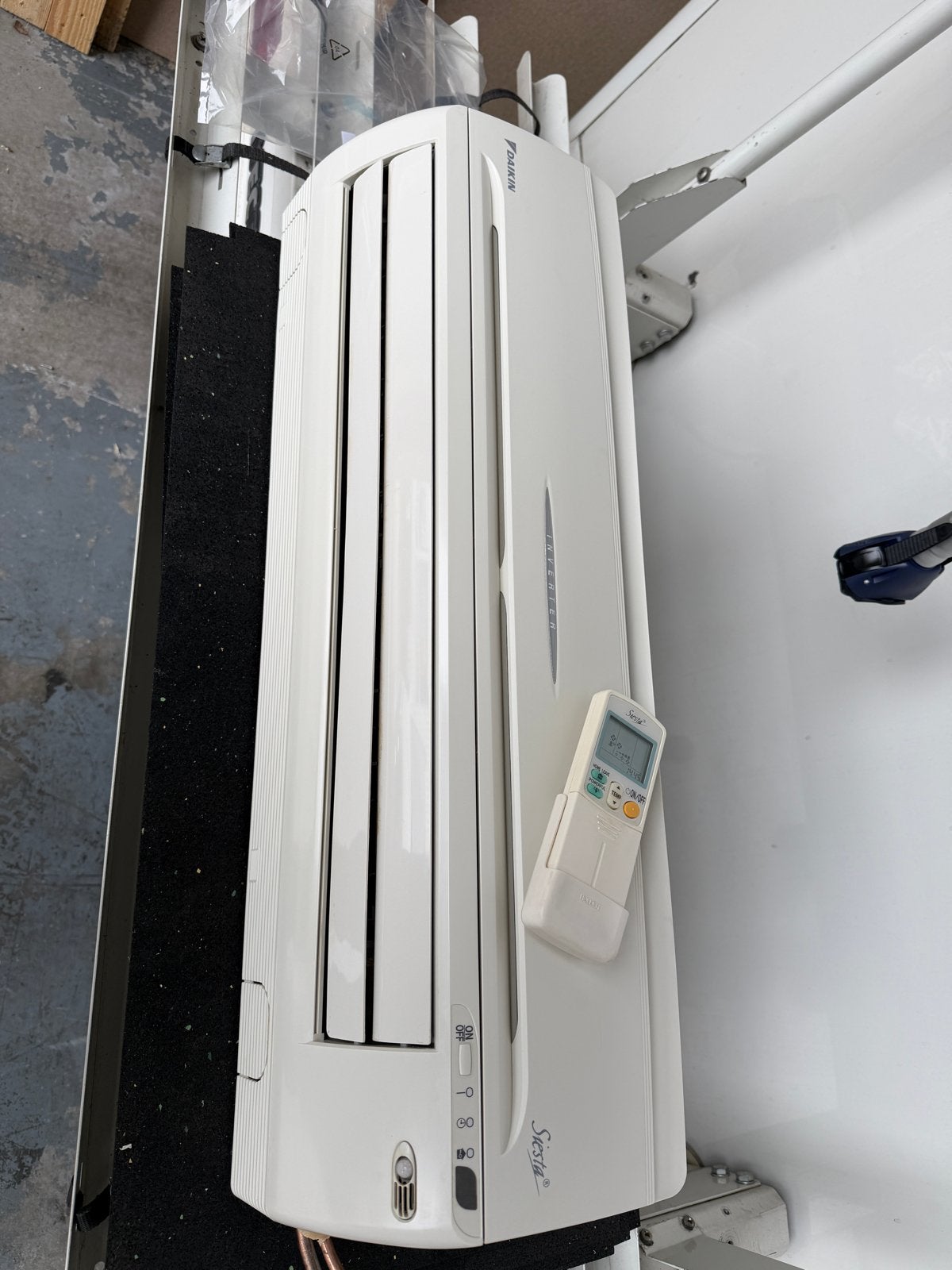 Daikin Siesta Binnenunit Airco met Afstandsbediening, Witgoed en Apparatuur, Ophalen, Gebruikt, Minder dan 60 m³, 3 snelheden of meer