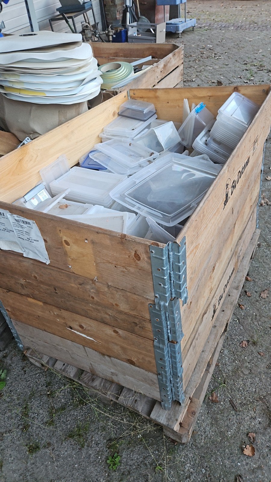 Kist vol plastic bakjes, Ophalen of Verzenden