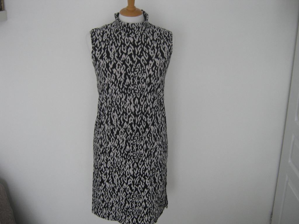 Nieuwe jurk maat 36 / 38 van Penn & Ink ., Zwart, Nieuw, Ophalen of Verzenden, Knielengte