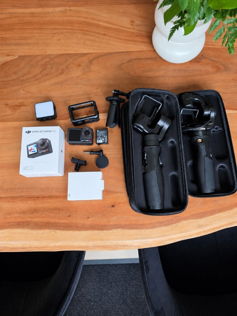 DJI Osmo Action 5 Pro + Telesin lamp + 2 gimbals, Ophalen of Verzenden, Zo goed als nieuw, Overige merken