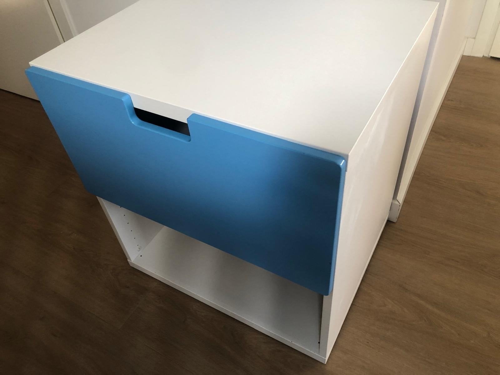 Wit nachtkastje met blauwe lade van IKEA, Ophalen, Gebruikt, Minder dan 45 cm