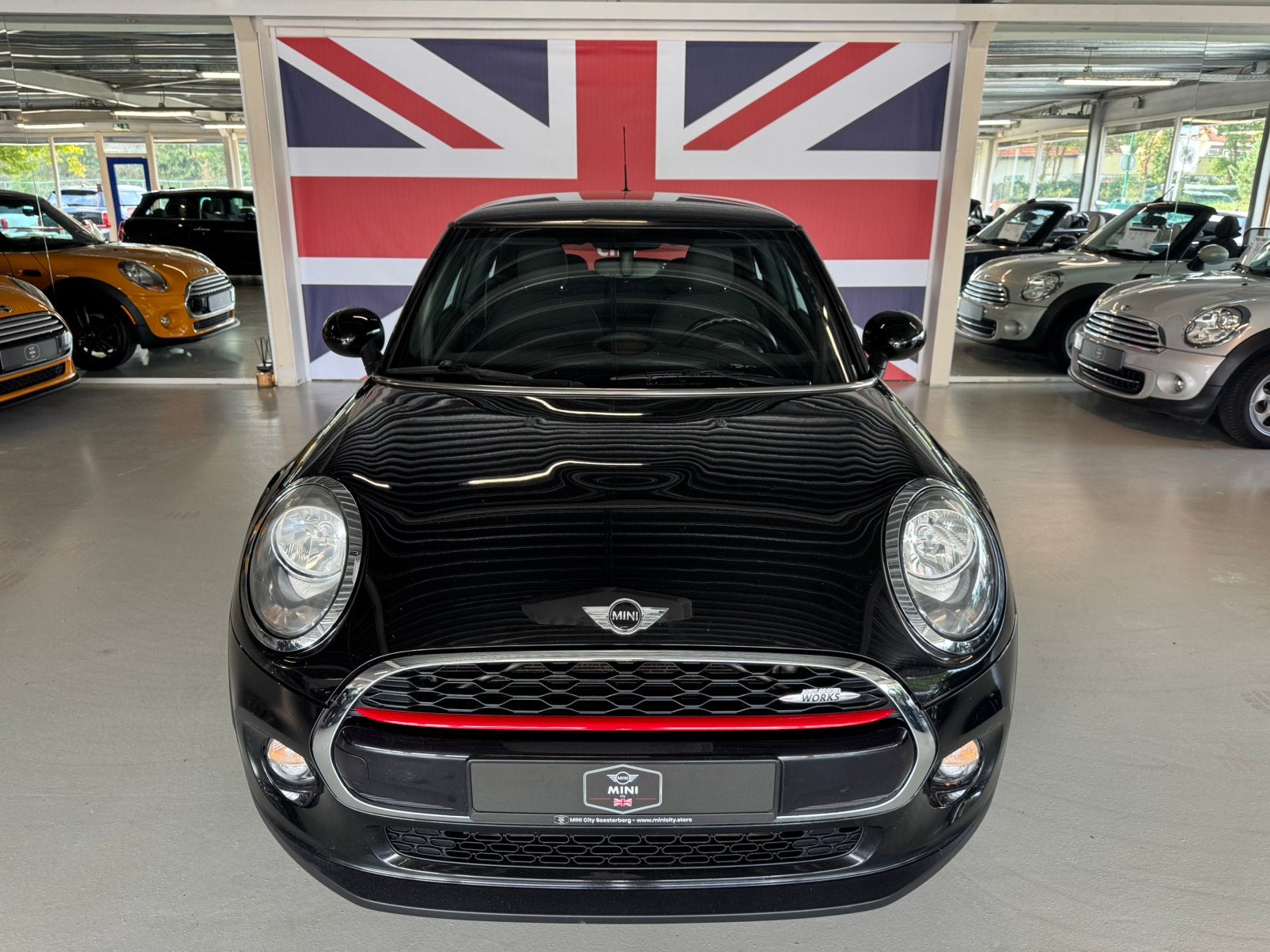 Mini 1.5 Cooper 2017 Zwart ( 6 MAANDEN GARANTIE )