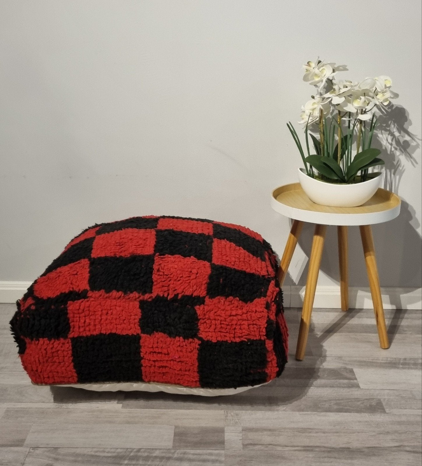 Rood-zwart checkered poef, Minder dan 50 cm, Verzenden, Vierkant, Minder dan 50 cm