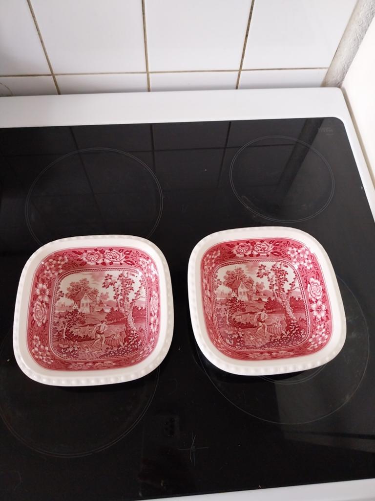 2 Villeroy & Boch Rusticana kommen - rood/wit decor, Ophalen of Verzenden, Overige stijlen, Kom(men)