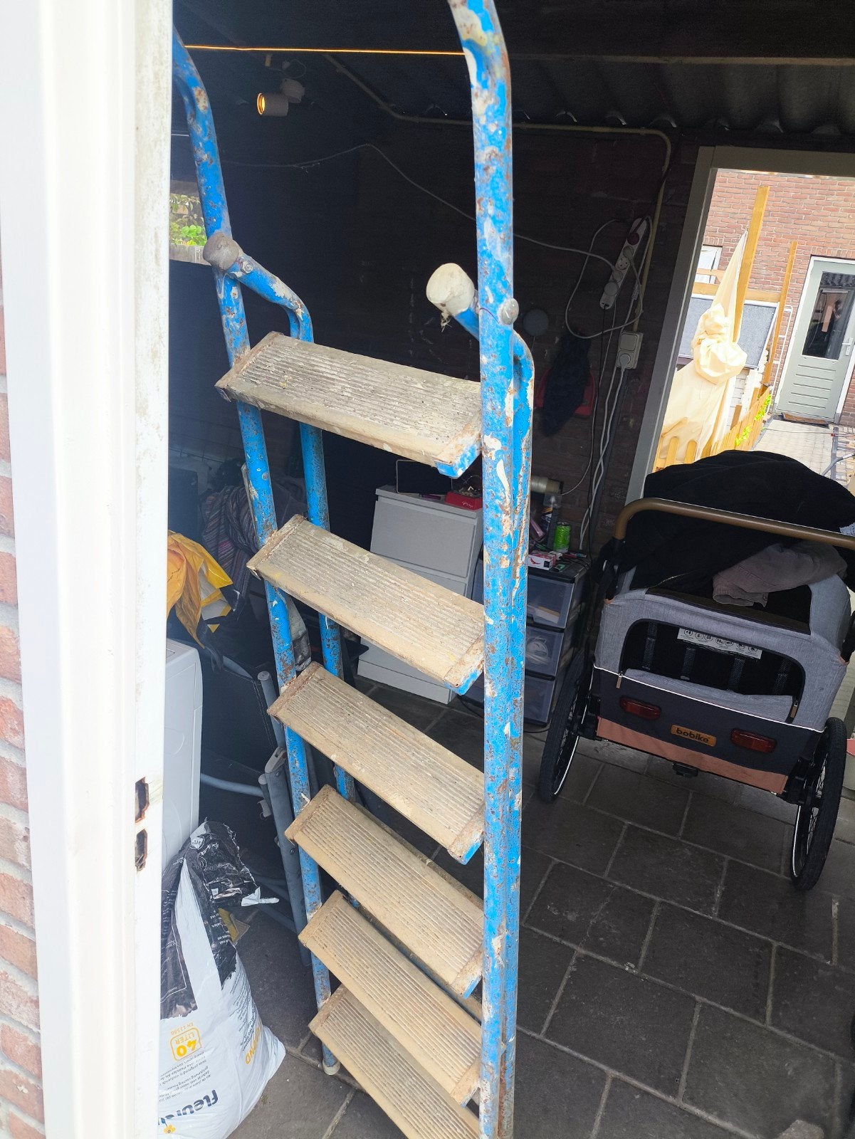 Massieve ijzeren trap met houten treden, Ophalen of Verzenden