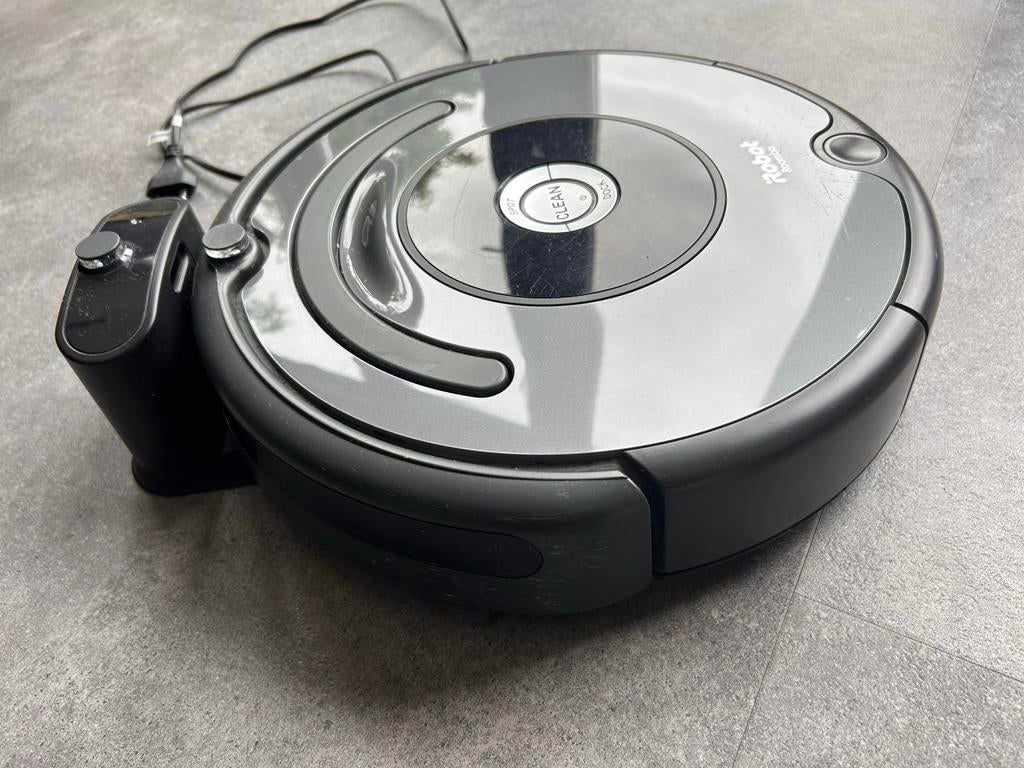 iRobot Roomba Robotstofzuiger 676- Goede staat, Ophalen, Gebruikt, IRobot, Oplaadstation