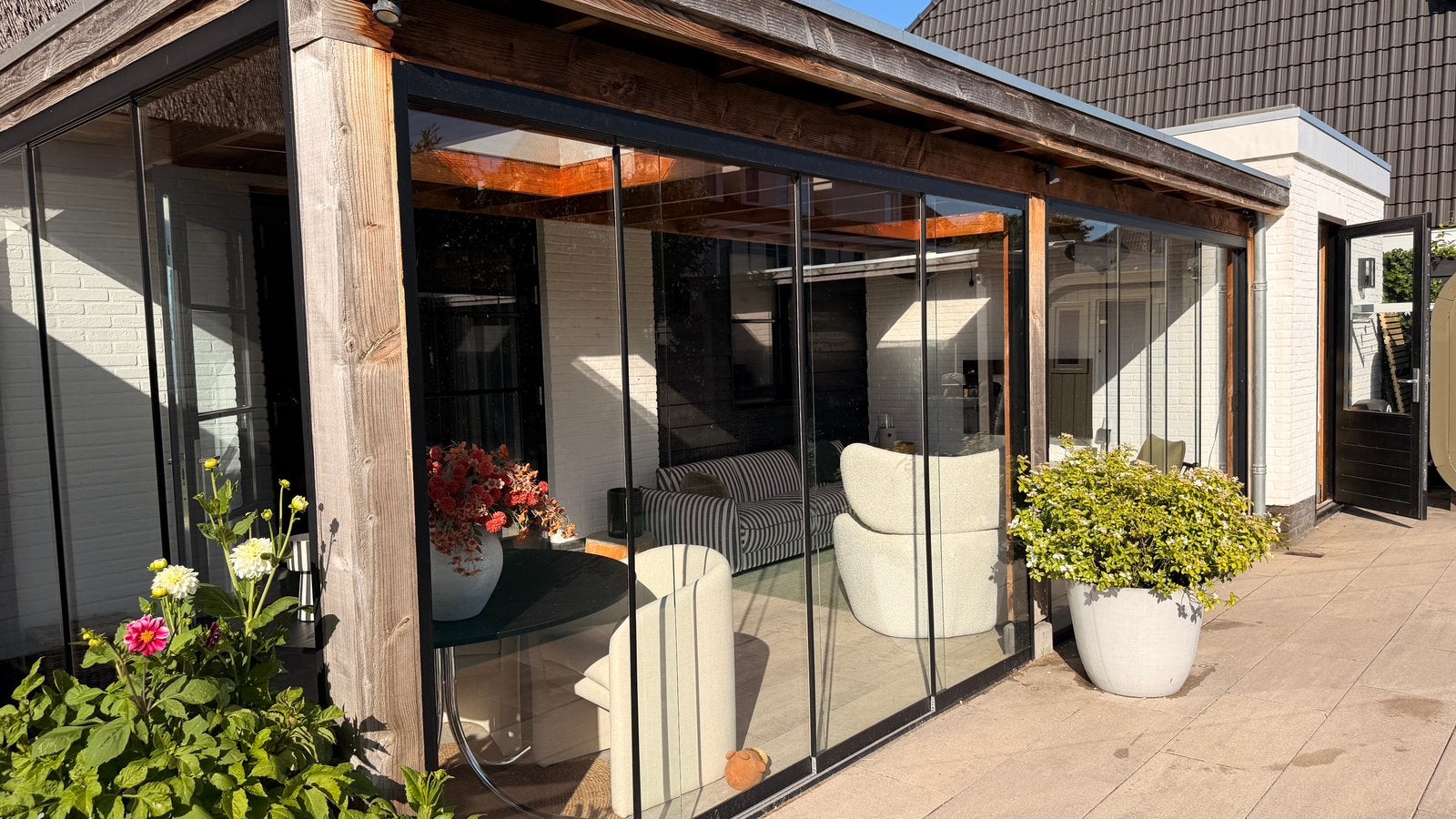 Veranda 700 x 330cm, glazen schuifdeuren, lichtkoepels, Ophalen, Zo goed als nieuw, Veranda