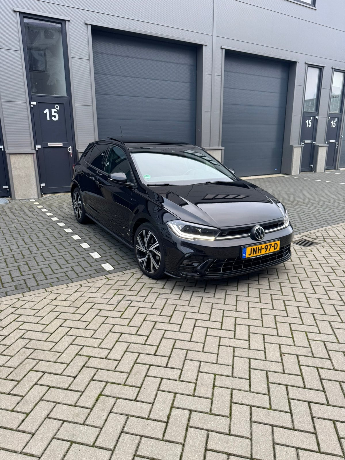 Volkswagen Polo R-Line DSG 110 PK PANO MATRIX CAMERA ACC, Zwart, 3 cilinders, 1100 kg, Geïmporteerd
