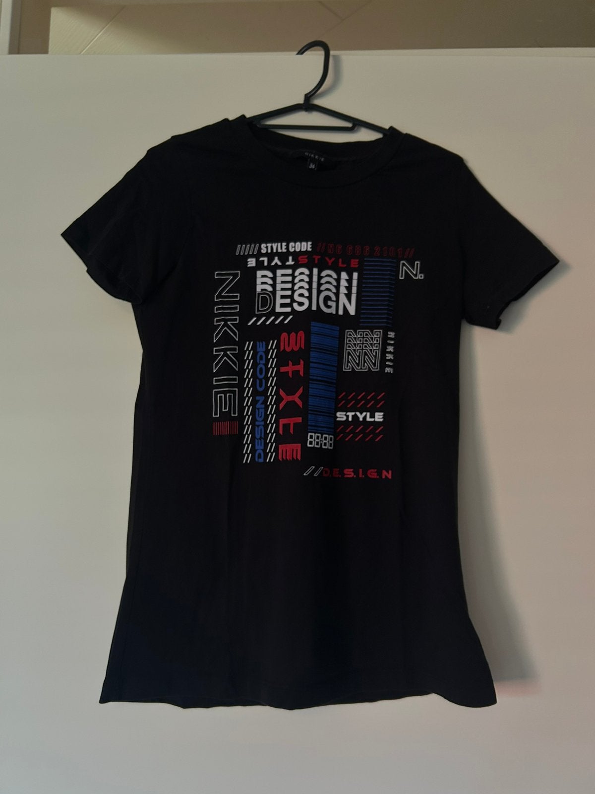 T-shirt NIKKIE maat xs, Ophalen, Zwart, Zo goed als nieuw, Korte mouw