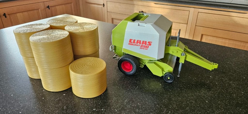 Bruder 2121 Claas Rollant 250 stropers + 9 balen stro, Ophalen of Verzenden, Zo goed als nieuw