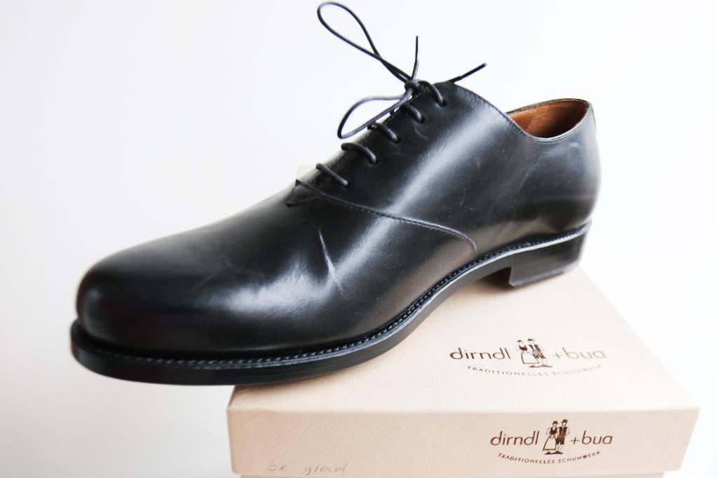 Nieuw in doos! Dirndl & Bua Ontario in maat 10 = maat 44, Zwart, Nieuw, Ophalen of Verzenden, Veterschoenen