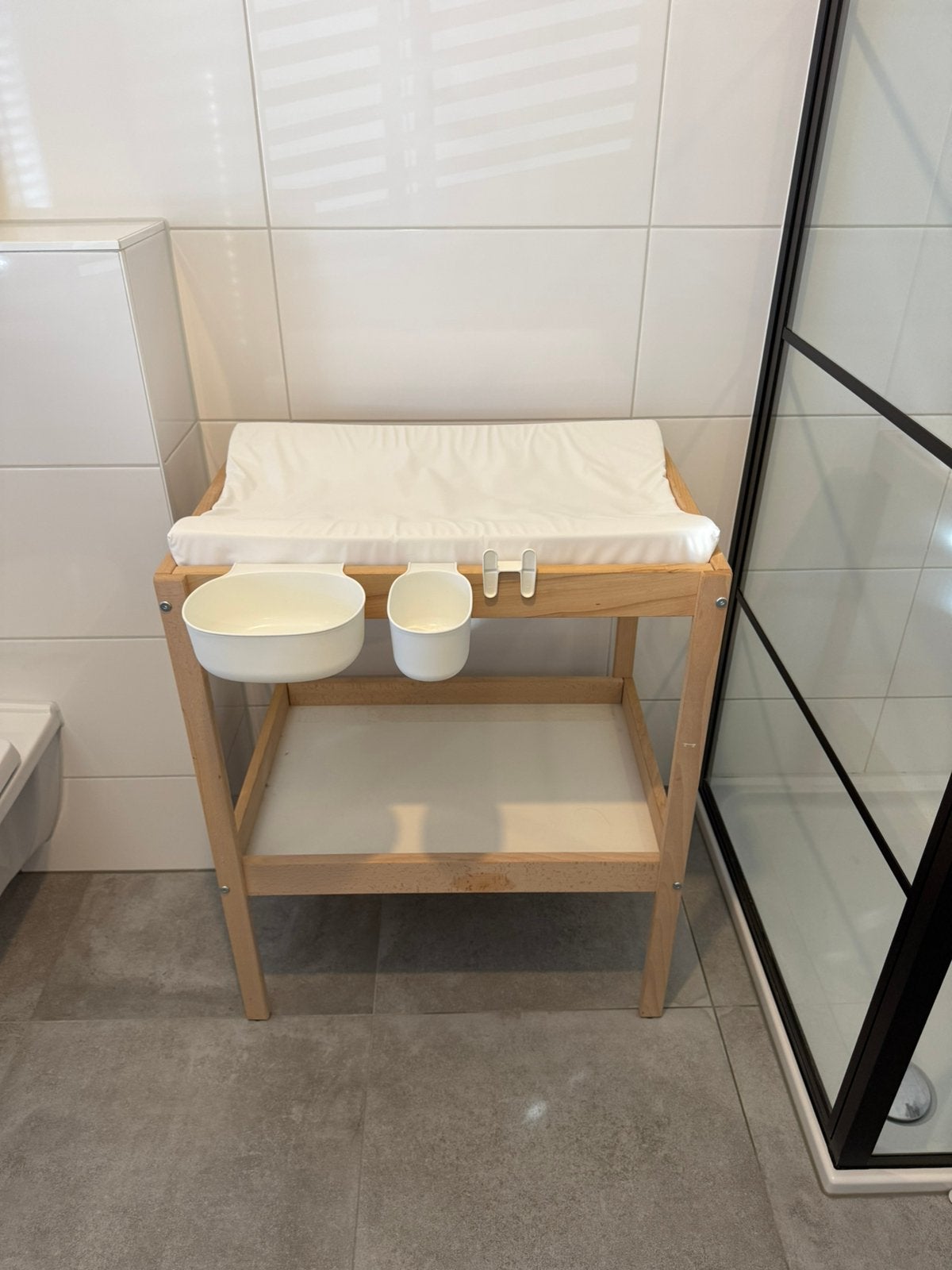 Houten ikea commode - sniglar ikea, Ophalen, 100 tot 150 cm, Zo goed als nieuw, 25 tot 50 cm