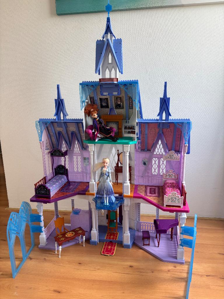 Arendelle, het kasteel van Elsa en Anna uit Frozen, Ophalen, Gebruikt, Poppenhuis