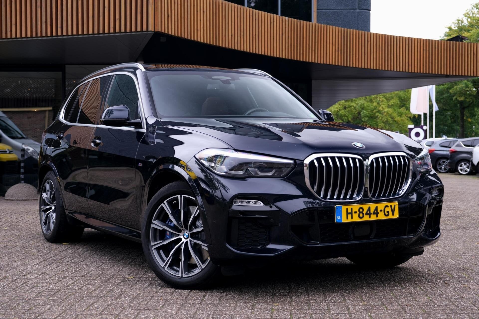 BMW X5 xDrive45e High Executive|Rijklaar!|M-Sport|Achterasbe, Auto's, Dealer onderhouden, Gebruikt, 394 pk, Zwart