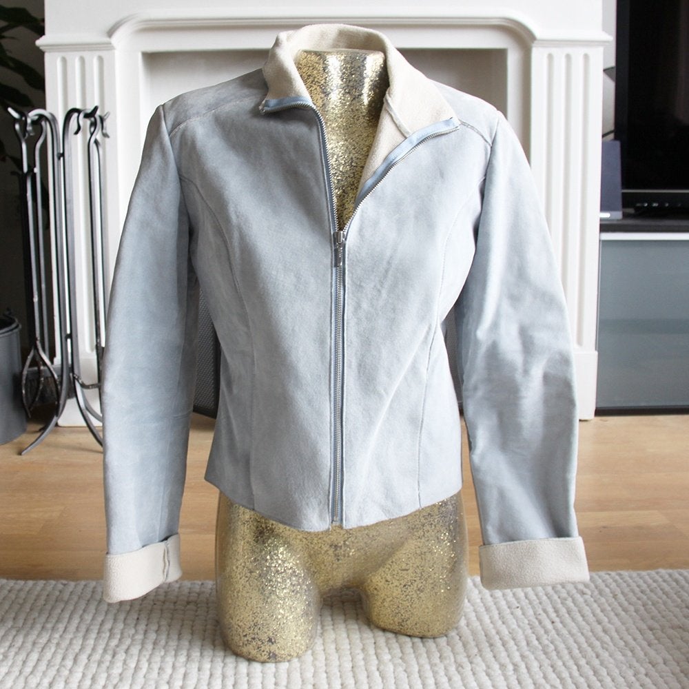 Prachtige Suede Vila Jas (M) € 45,-, Kleding | Dames, Jassen | Winter, Maat 38/40 (M), Overige kleuren, Vila, Ophalen of Verzenden