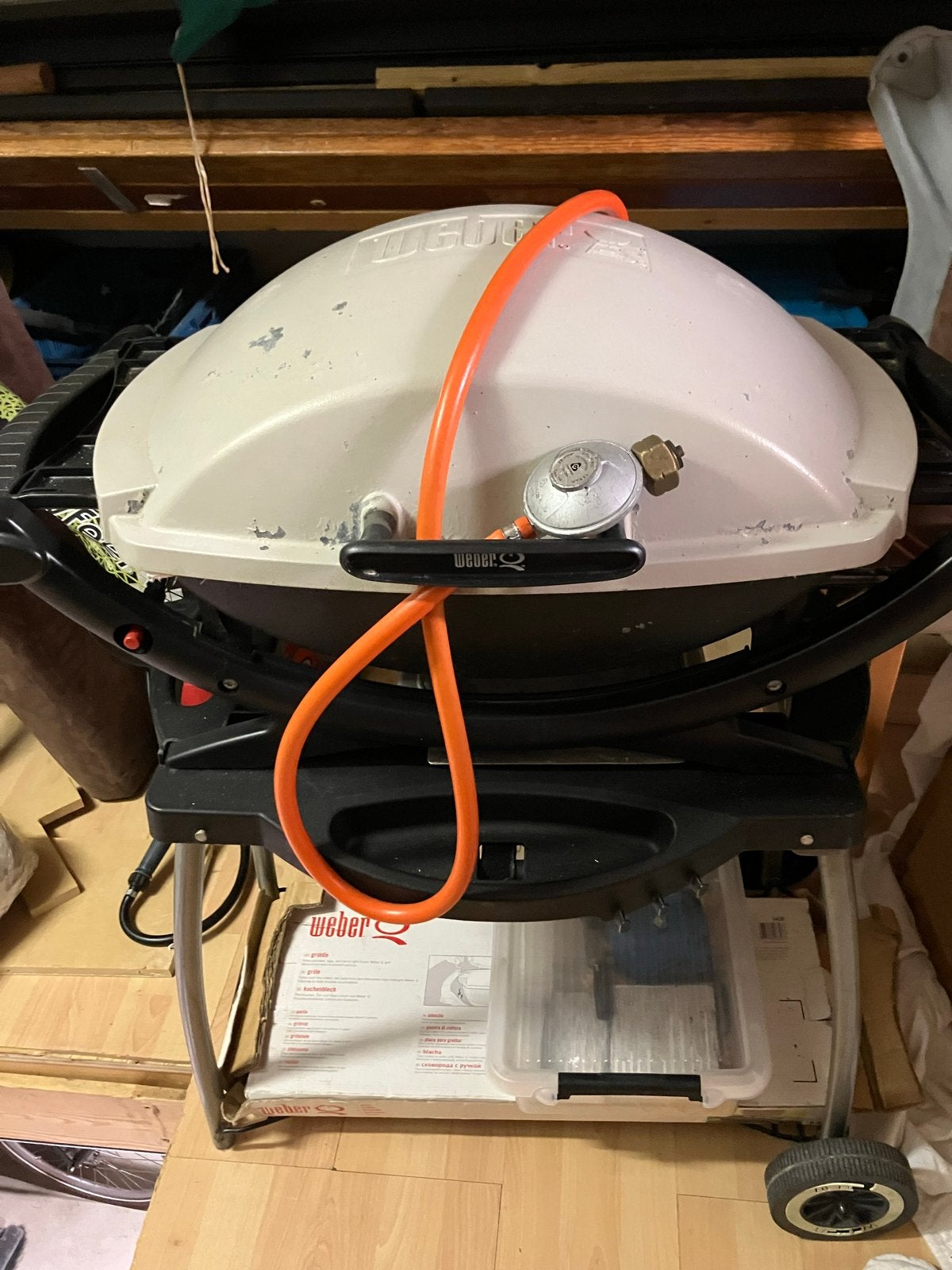 Weber Q200 gasbarbecue met grilplaat, onderstel en hoes, Ophalen of Verzenden, Gebruikt