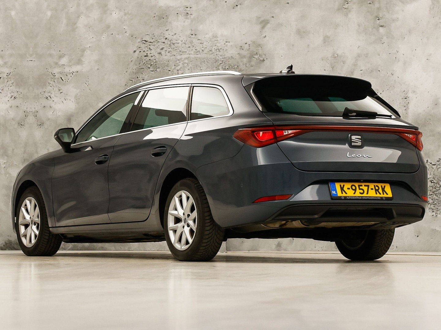 SEAT Leon 1.5 TSI Sport (4 CILINDER, VIRTUAL COCKPIT, APPLE, Voorwielaandrijving, 12 maanden, Stof, 4 cilinders