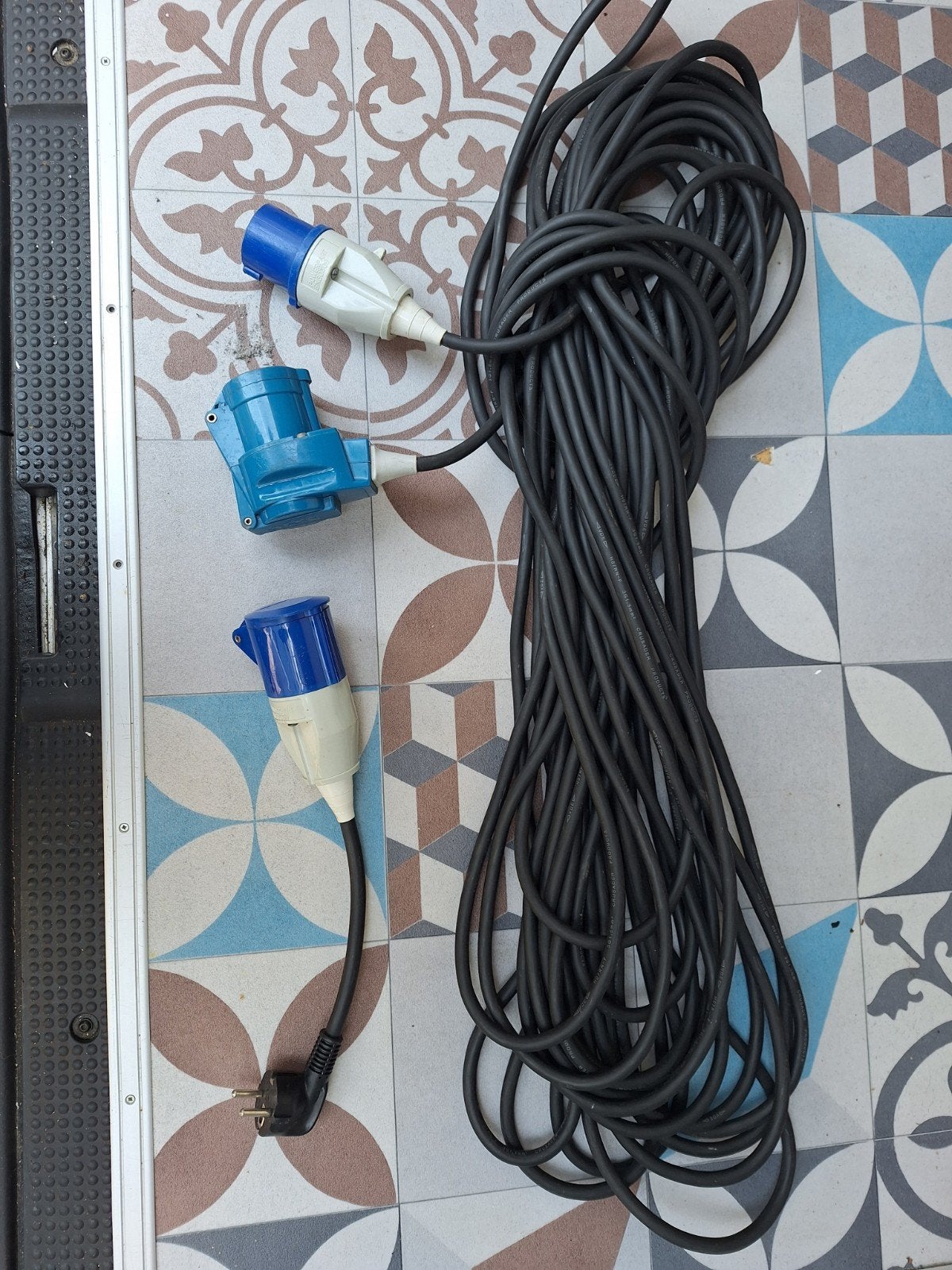 verlengsnoer 220v   15m en  verloopsnoer