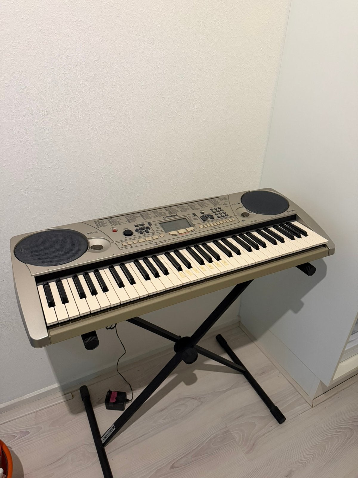 Yamaha Portatone EZ-30 Keyboard – 61 Toetsen incl. Standaard, Ophalen, Gebruikt, 61 toetsen, Yamaha