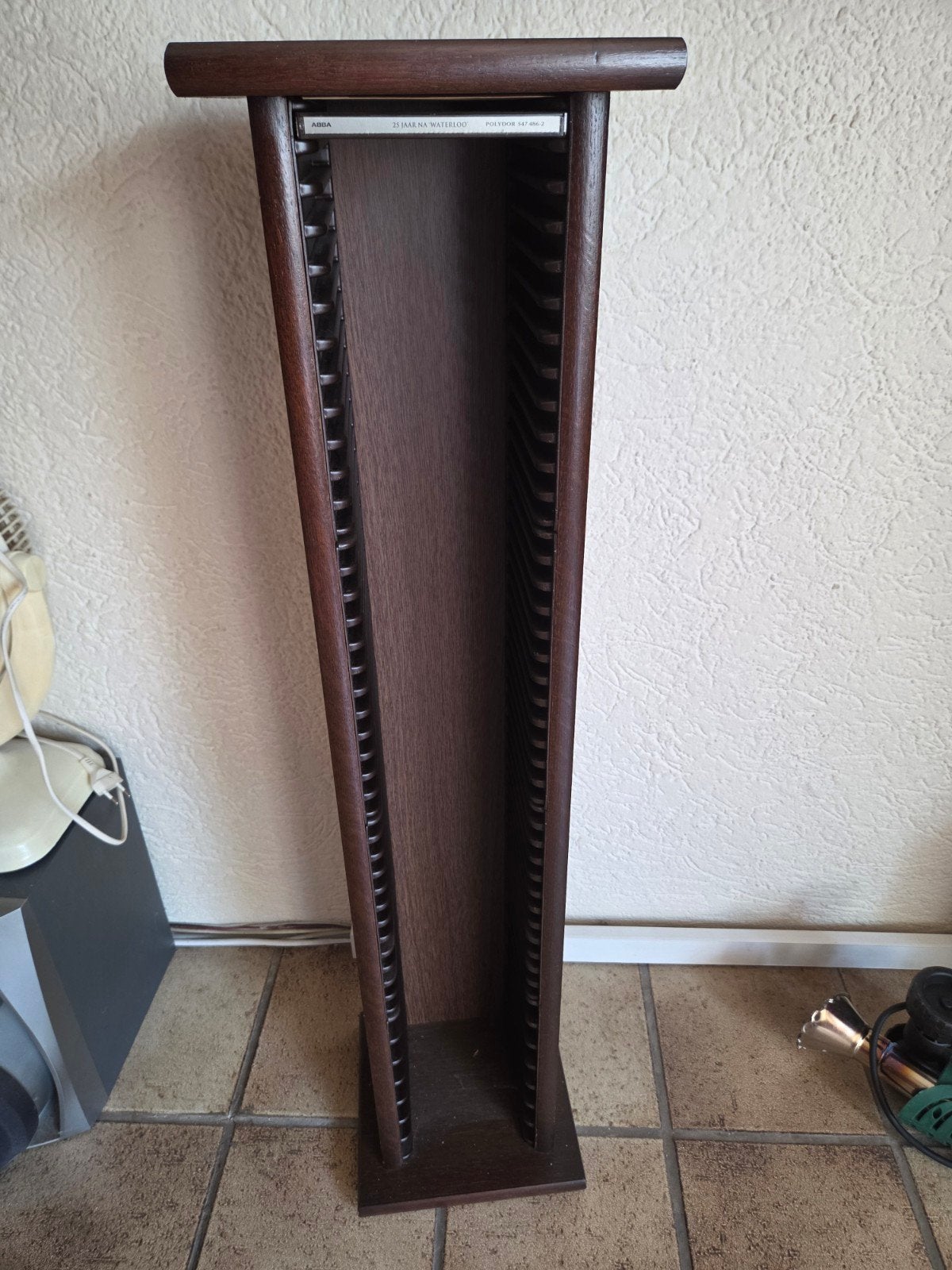 Ouderwets houten CD rek - circa 1 meter hoog, Gebruikt, 75 tot 150 discs, Ophalen of Verzenden, Cd's