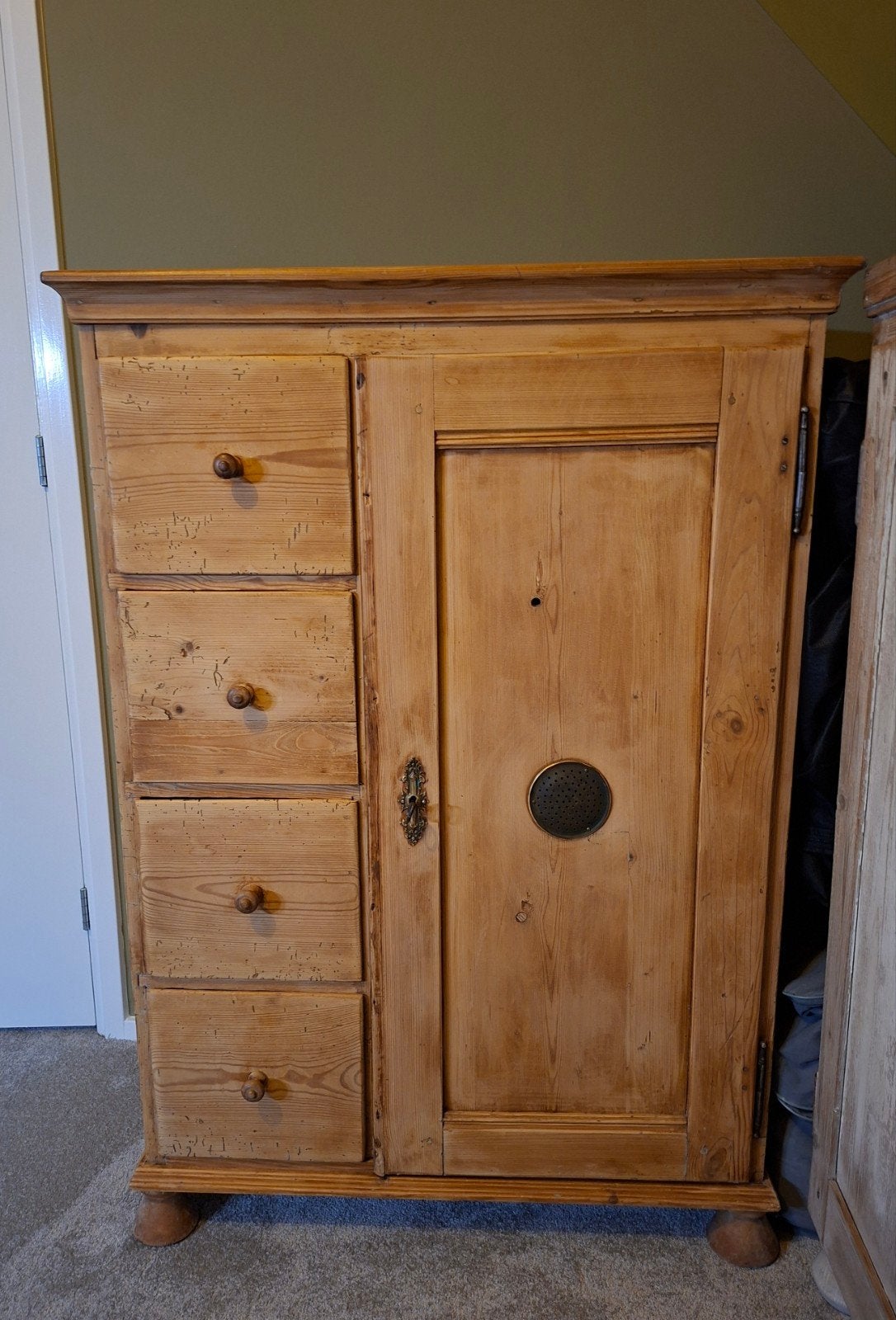 Brocante halfhoge broodkast, Ophalen, Gebruikt, 100 tot 150 cm, Met lade(s)