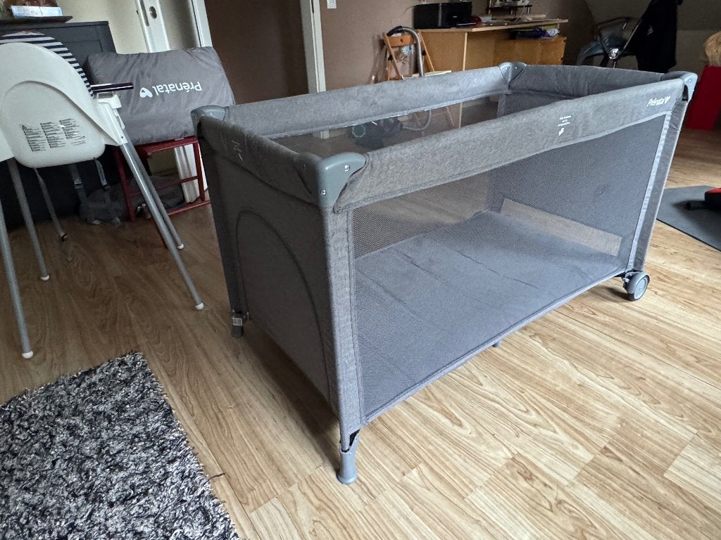 Camping bedje luxe prenatal met matras en reistas, Kinderen en Baby's, Babywiegjes en Ledikanten, Ophalen, Zo goed als nieuw, Reisbedje