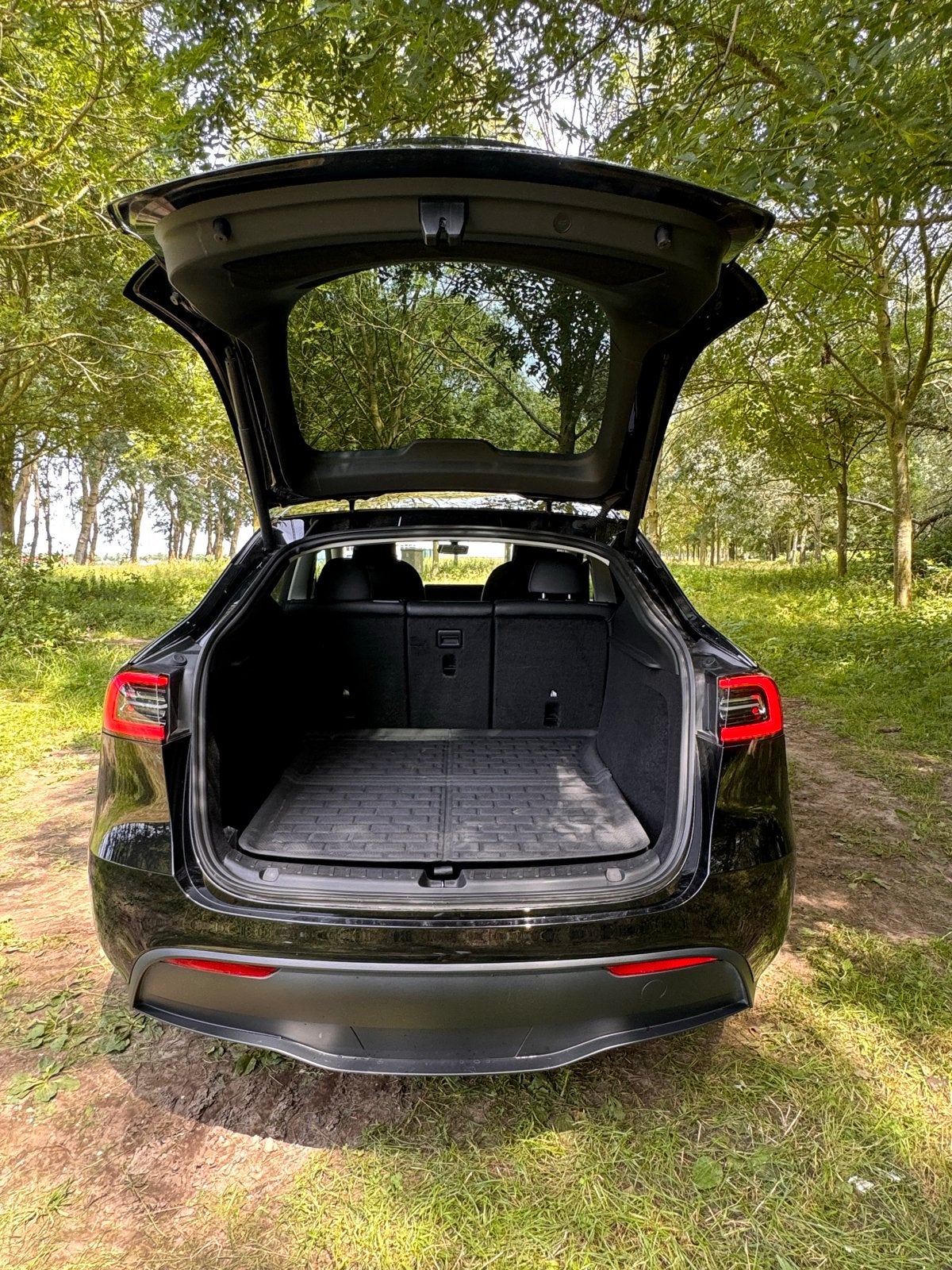 Tesla Model Y 2024 Zwart, Auto's, Tesla, Automaat, 495 min, Zwart, Origineel Nederlands