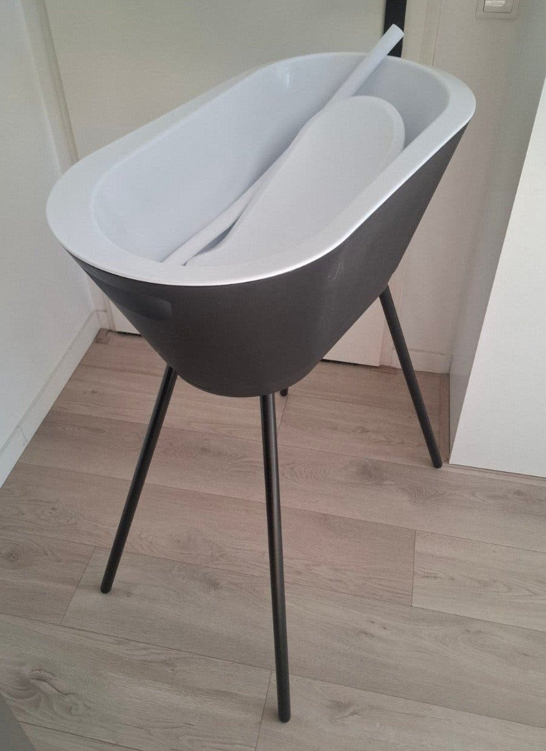 WeToo Badje met standaard (zwart), Kinderen en Baby's, Badjes en Verzorging, Ophalen of Verzenden, Gebruikt, Badje, Standaard