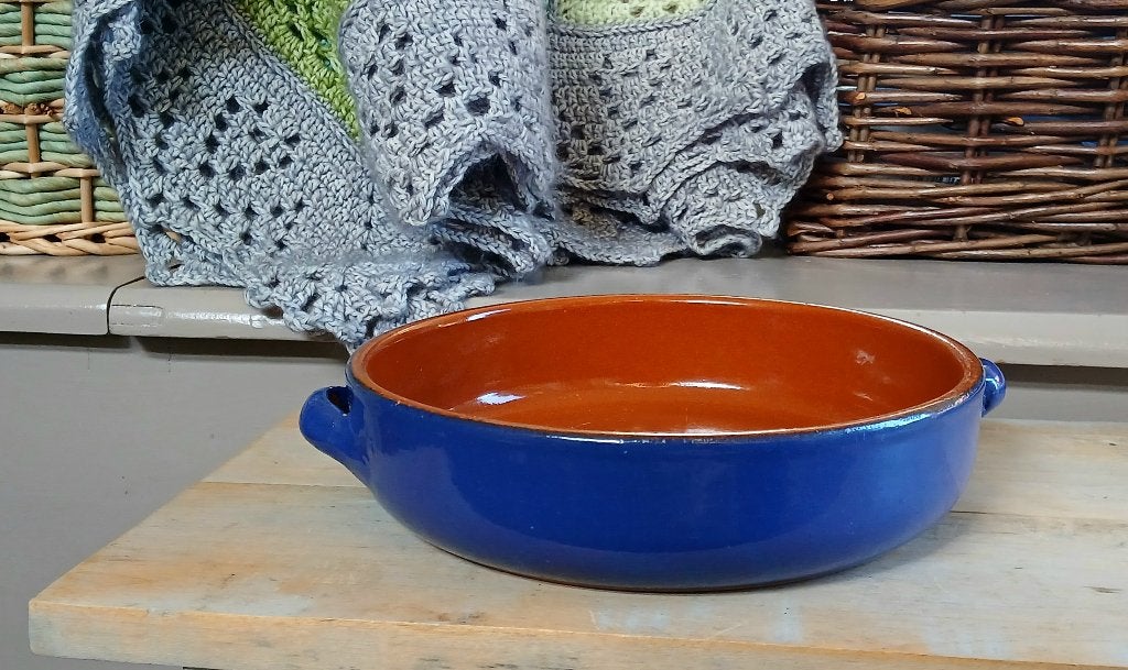 Ovenschaal - casserole - terracotta - blauw geglazuurd - aar, Gebruikt, Keramiek, Landelijk/Boerenbont, Ophalen of Verzenden