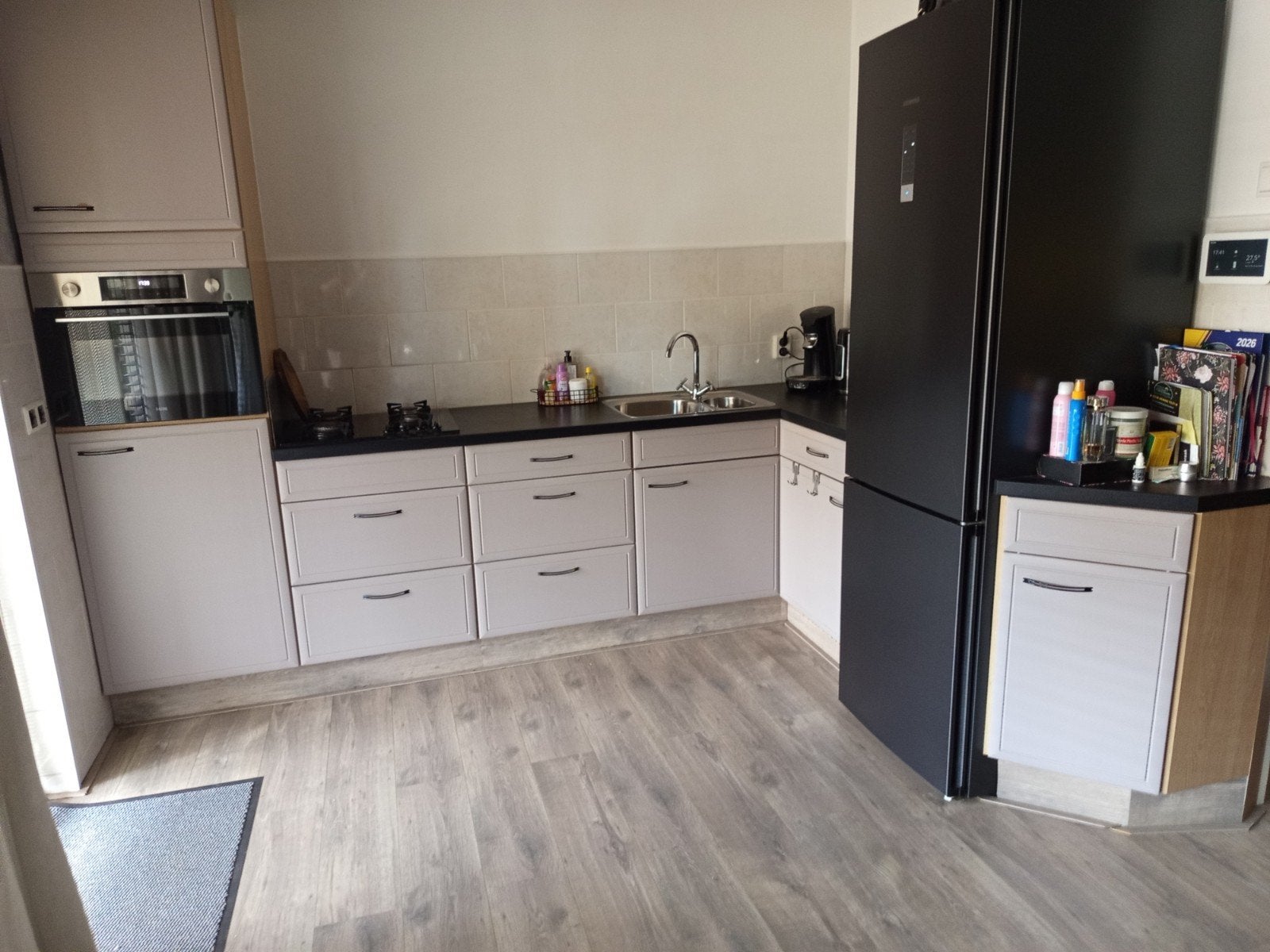 Nette keuken met oven, spoelbak en (gaskookplaat ), Witgoed en Apparatuur, Kookplaten, Gebruikt, Inbouw, Gas, 4 kookzones
