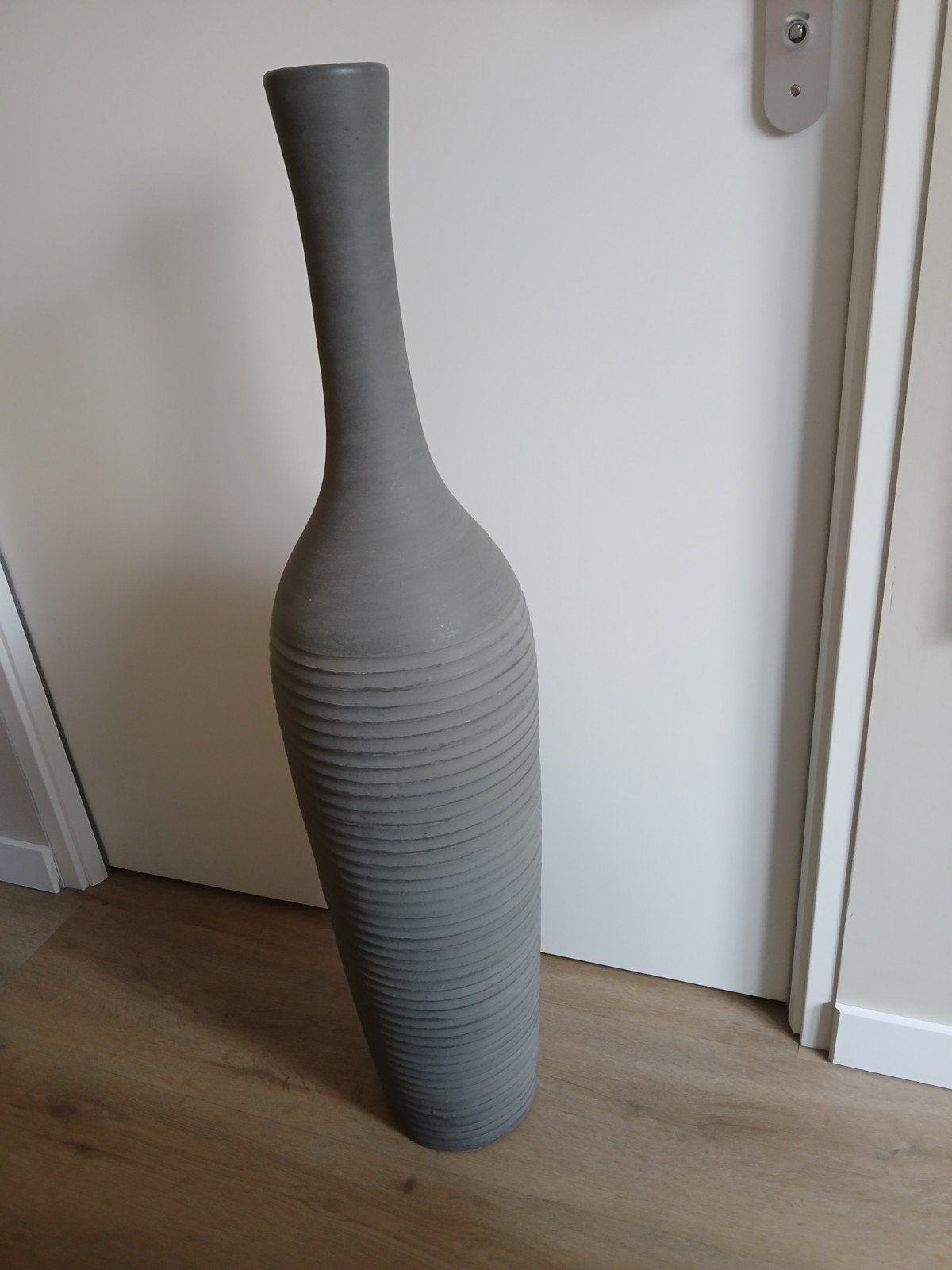 Stenen vaas, betonlook., Huis en Inrichting, Woonaccessoires | Vazen, Ophalen, Steen, Overige kleuren, Zo goed als nieuw