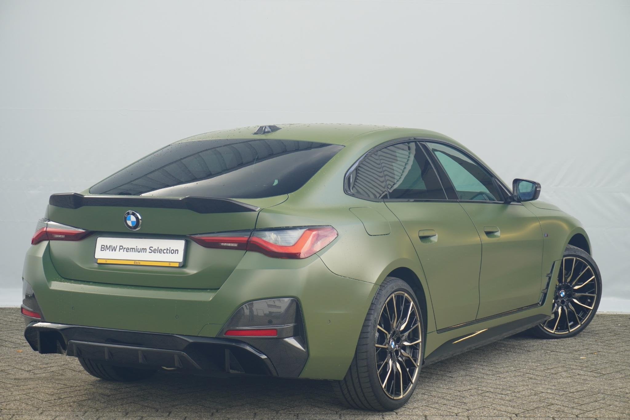 BMW i4 eDrive40 | M Sportpakket | Comfort Acces | Trekhaak |, Auto's, Achterwielaandrijving, Zwart, Met garantie (alle), 2020 kg