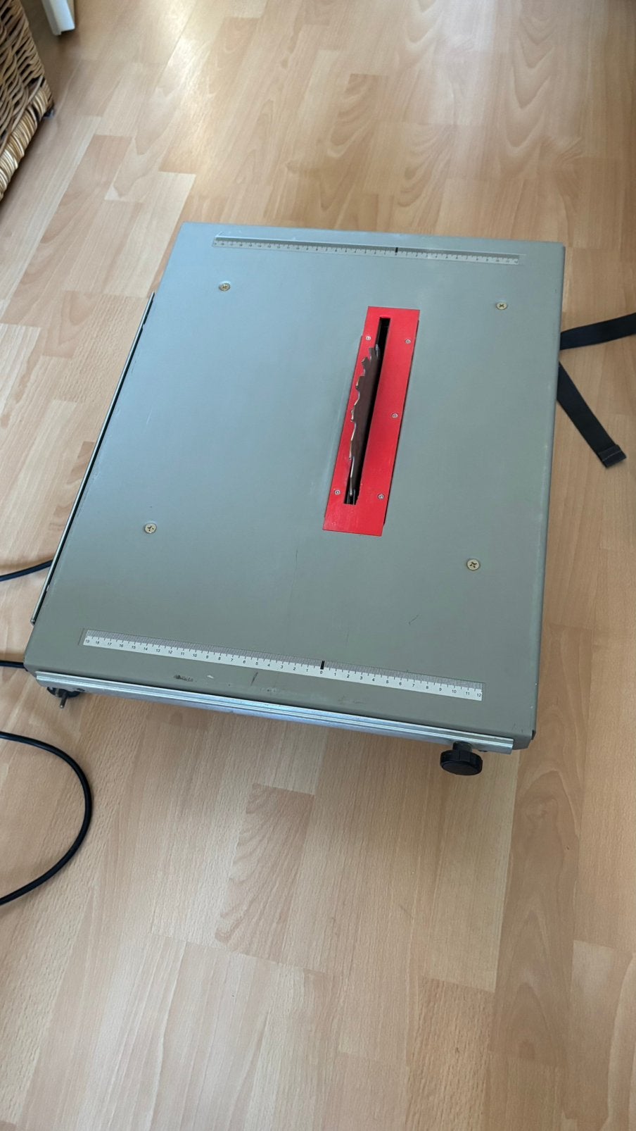 Zaagtafel, Ophalen, Cirkelzaag, 600 tot 1200 watt, Zo goed als nieuw