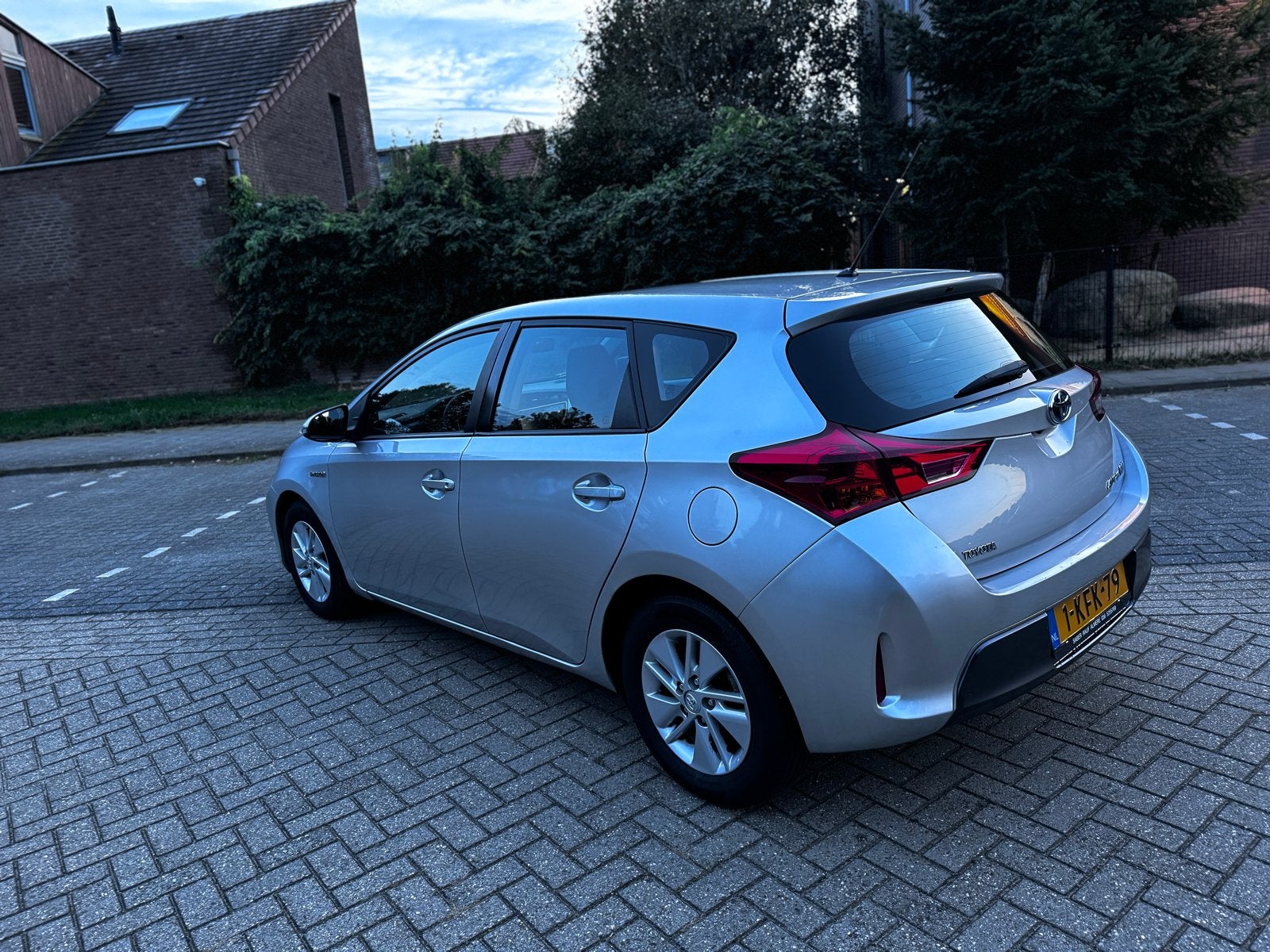 Toyota Auris 1.8 Full Hybrid 5DR CVT 2013 Grijs, Auto's, Euro 5, Stof, Zwart, 4 cilinders