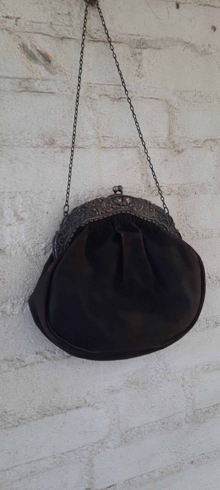 Vintage fluwelen avondtasje met metalen sluiting, Antiek en Kunst, Ophalen of Verzenden, Dames, Onbekend