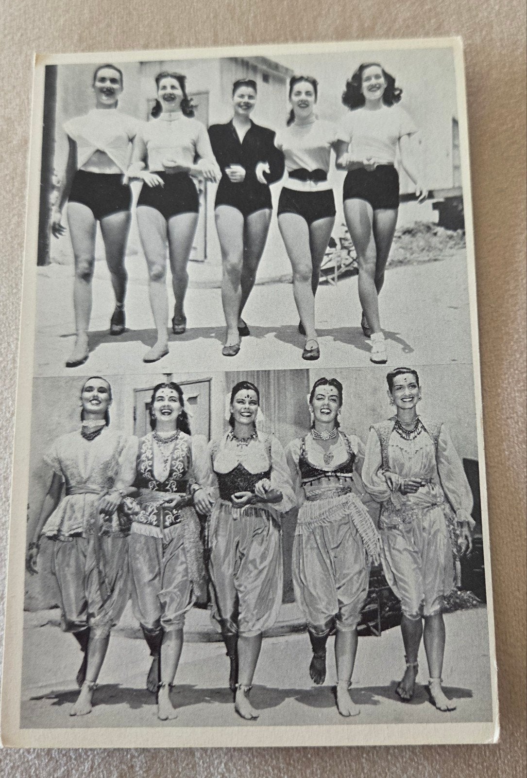 Vintage Ansichtkaart: Vrouwen in Sport- en Danskleding, Verzenden, 1920 tot 1940, Ongelopen, Overige thema's