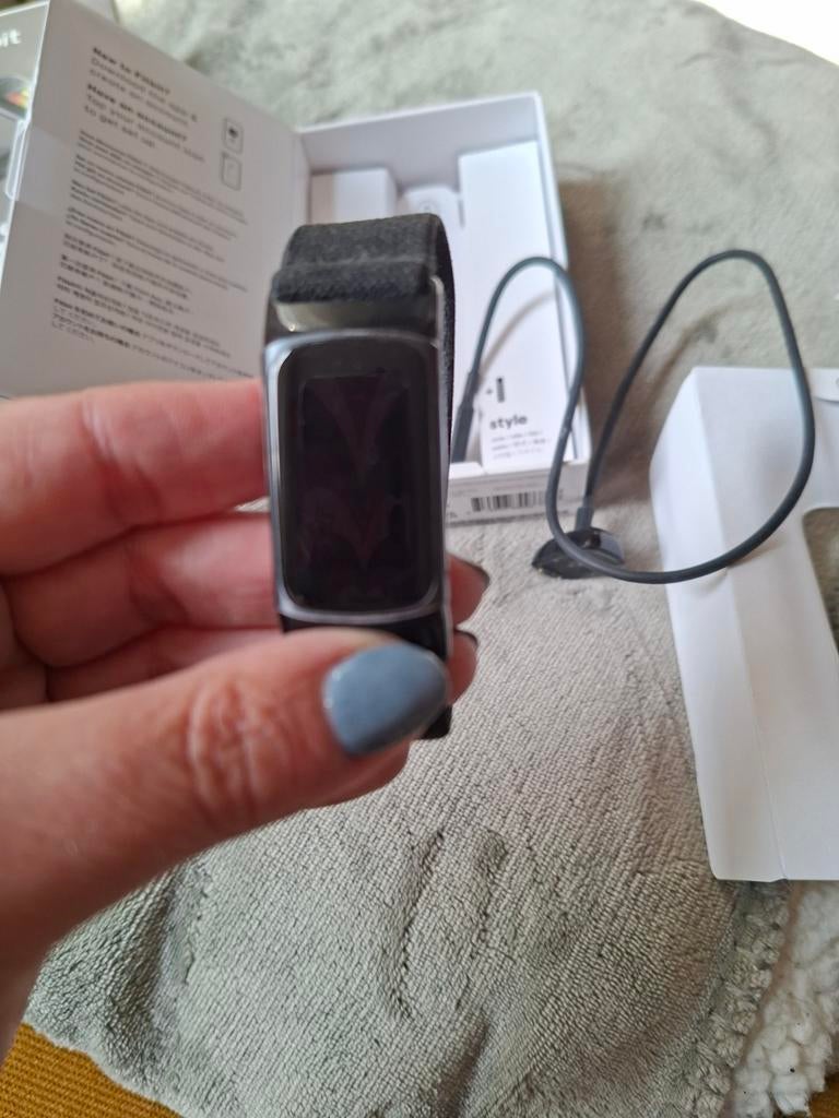 Fitbit Charge 5 Advanced Fitness & Health Tracker, Zwart, Ophalen of Verzenden, Zo goed als nieuw, Fitbit