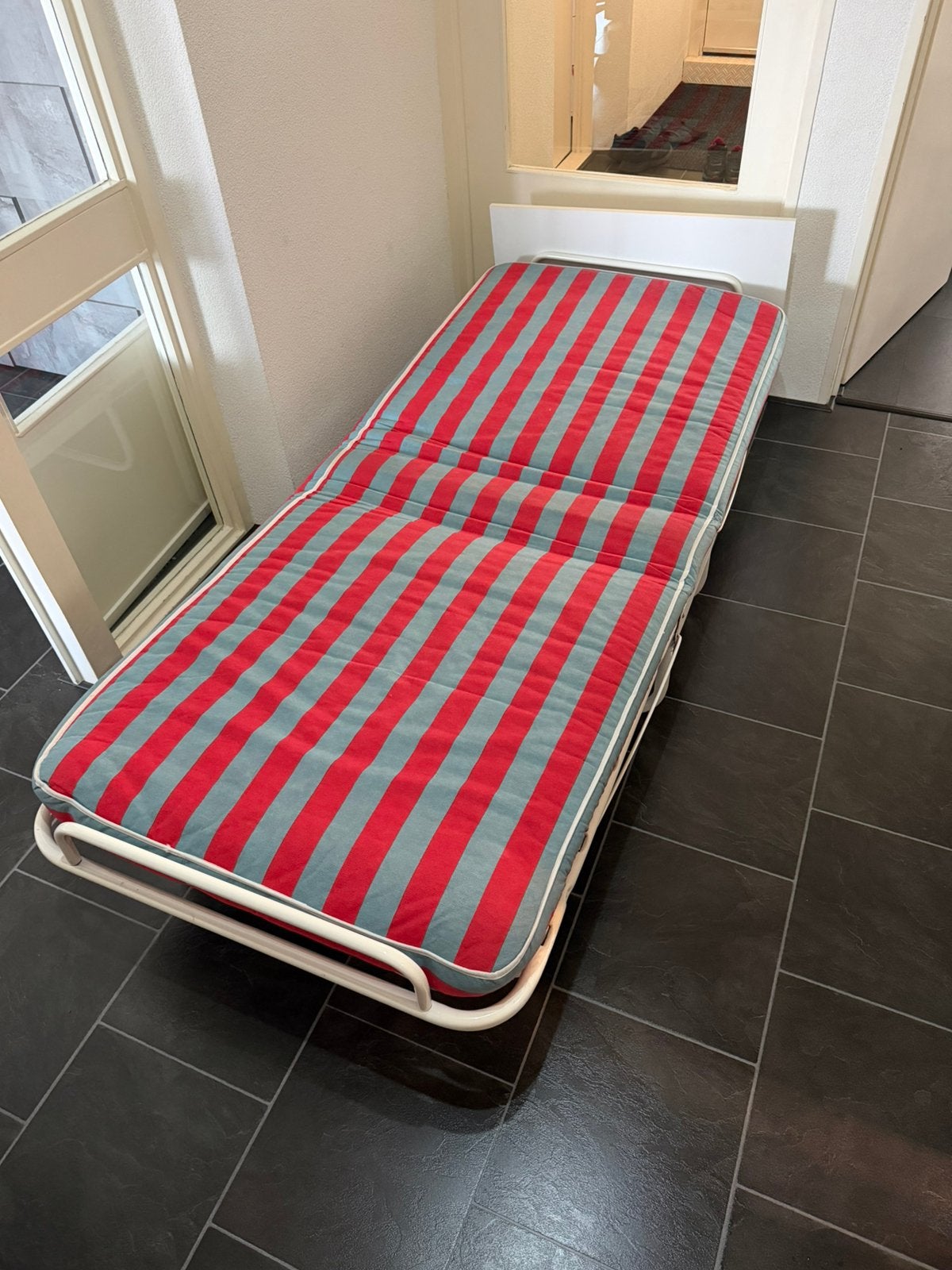 Inklapbare eenpersoons bed, lattenbodem, inclusief matras, Ophalen, Eenpersoons, Wit, Zo goed als nieuw