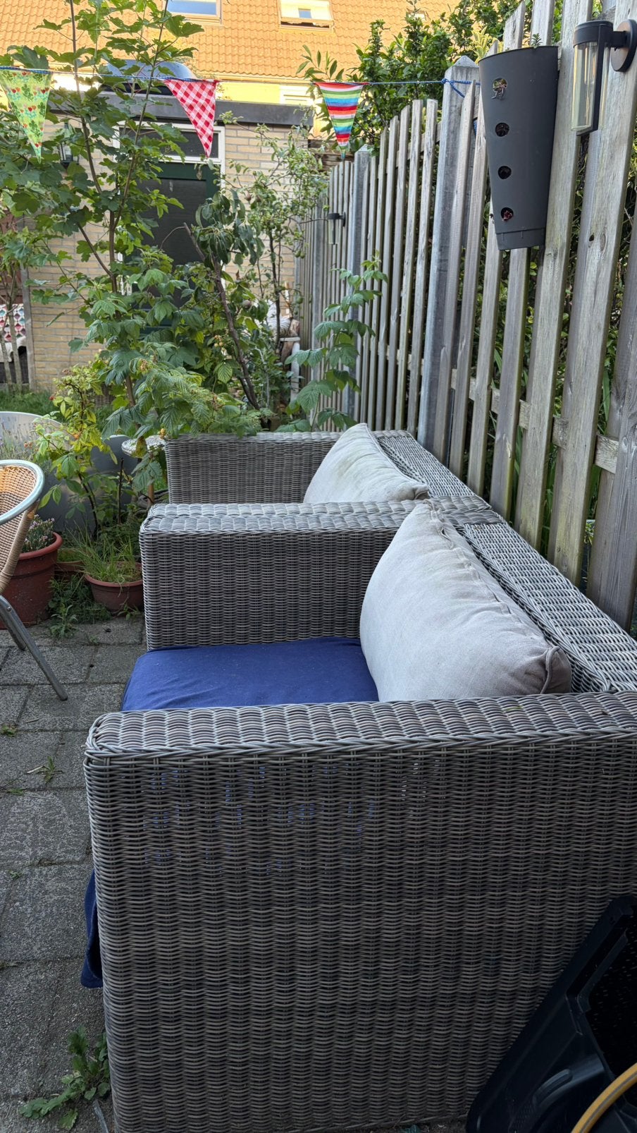 2 grote stoelen, Ophalen, Zo goed als nieuw, Kunststof