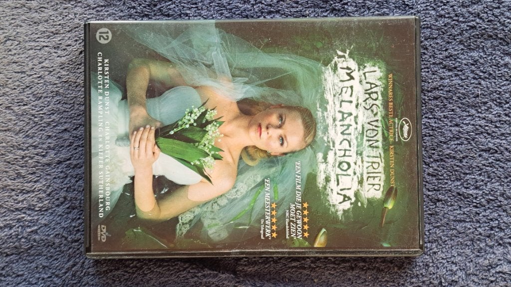 Melancholia "Kirsten Dunst", Alle leeftijden, Ophalen of Verzenden, Zo goed als nieuw