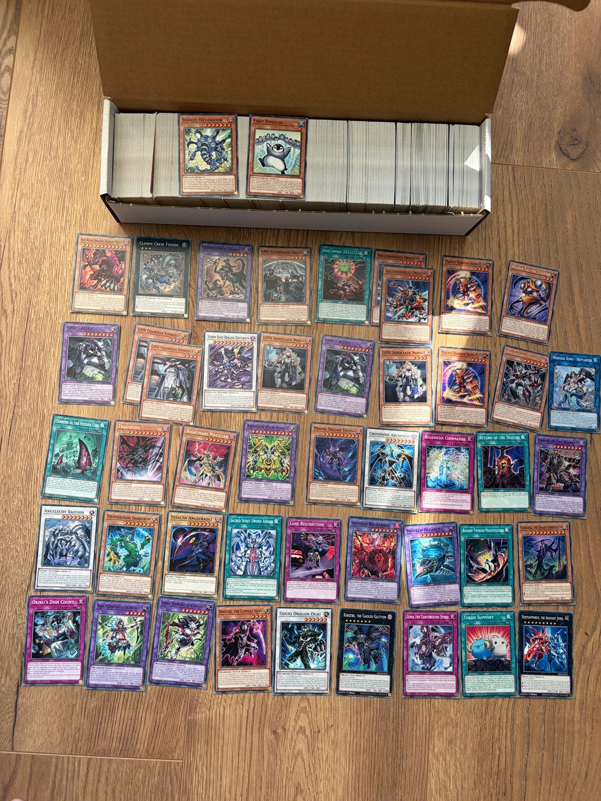 Yu-Gi-Oh! Doos met 1000 yugioh kaarten, Hobby en Vrije tijd, Verzamelkaartspellen | Yu-gi-Oh!, Verzenden, Zo goed als nieuw, Meerdere kaarten