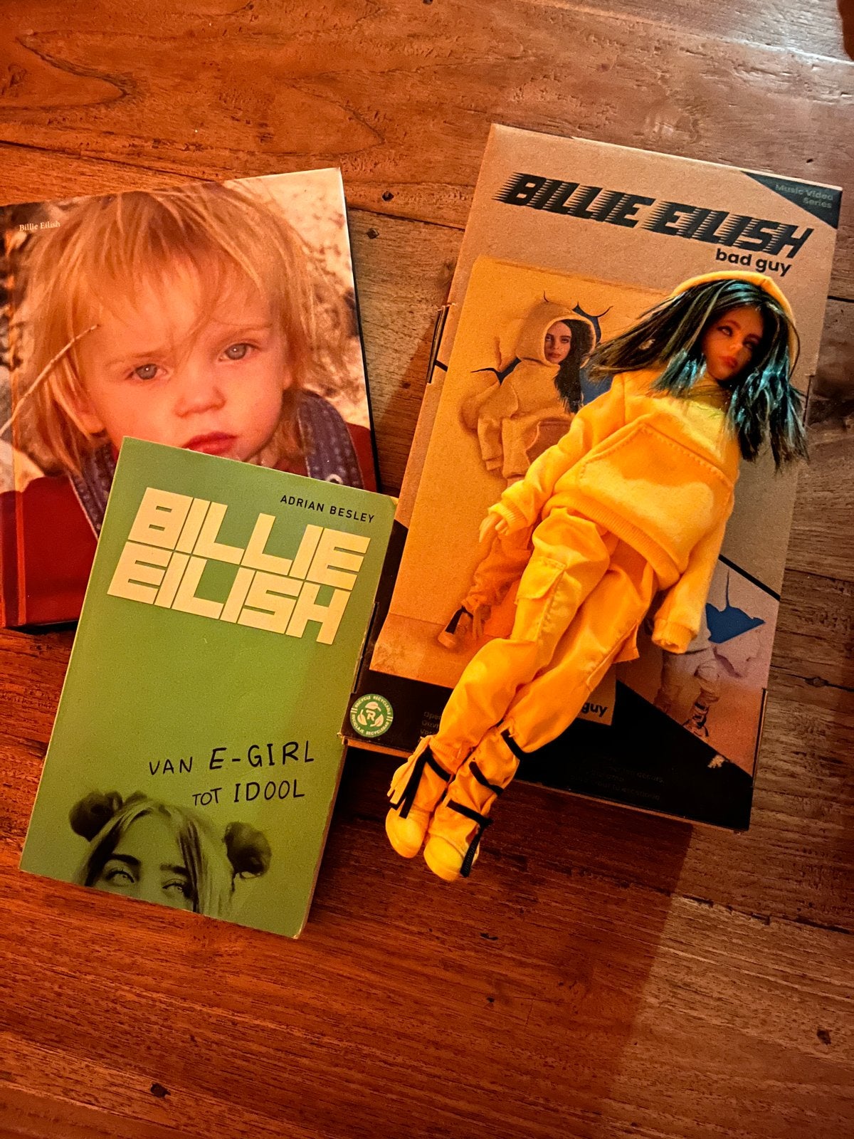 Billie Eilish pop en boeken set, Ophalen, Zo goed als nieuw, Overige typen