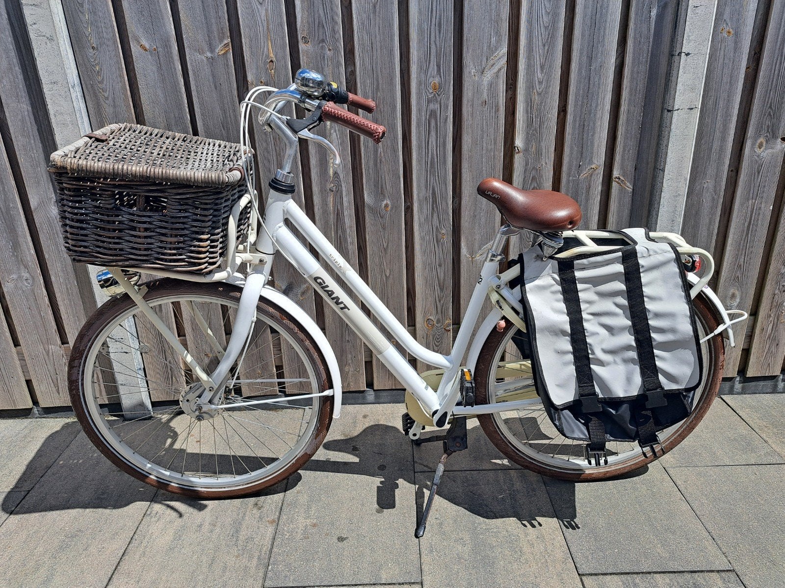 Giant Damesfiets met mand, nieuw zadel en fietstassen, Ophalen of Verzenden, Gebruikt, Giant