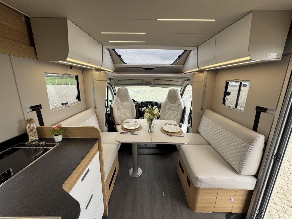 Foto 12 van Adria Matrix Plus 670 DL Automaat Lithium Airco Omvormer